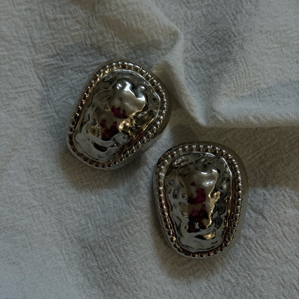 Vintage Silver-Tone Clip On Sculpted Statement Earrings - Women Jewelry